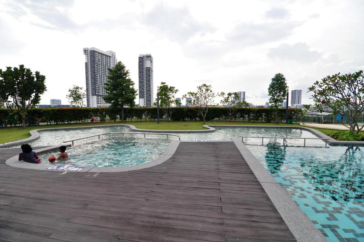 Hyve Soho Cyberjaya By Idealhub Apartment Exterior foto